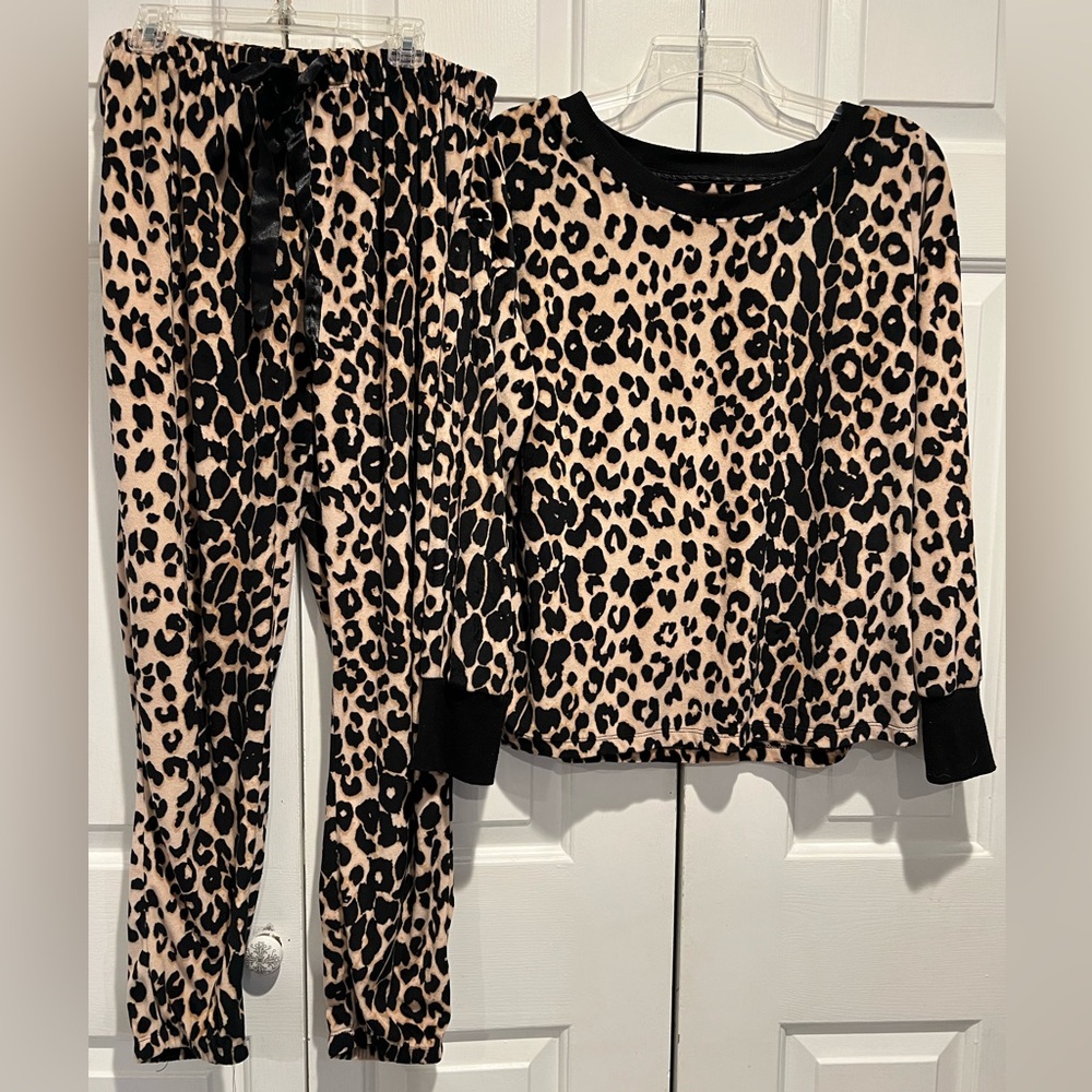 Betsey Johnson Leopard Print Pajama Set - Black and Tan